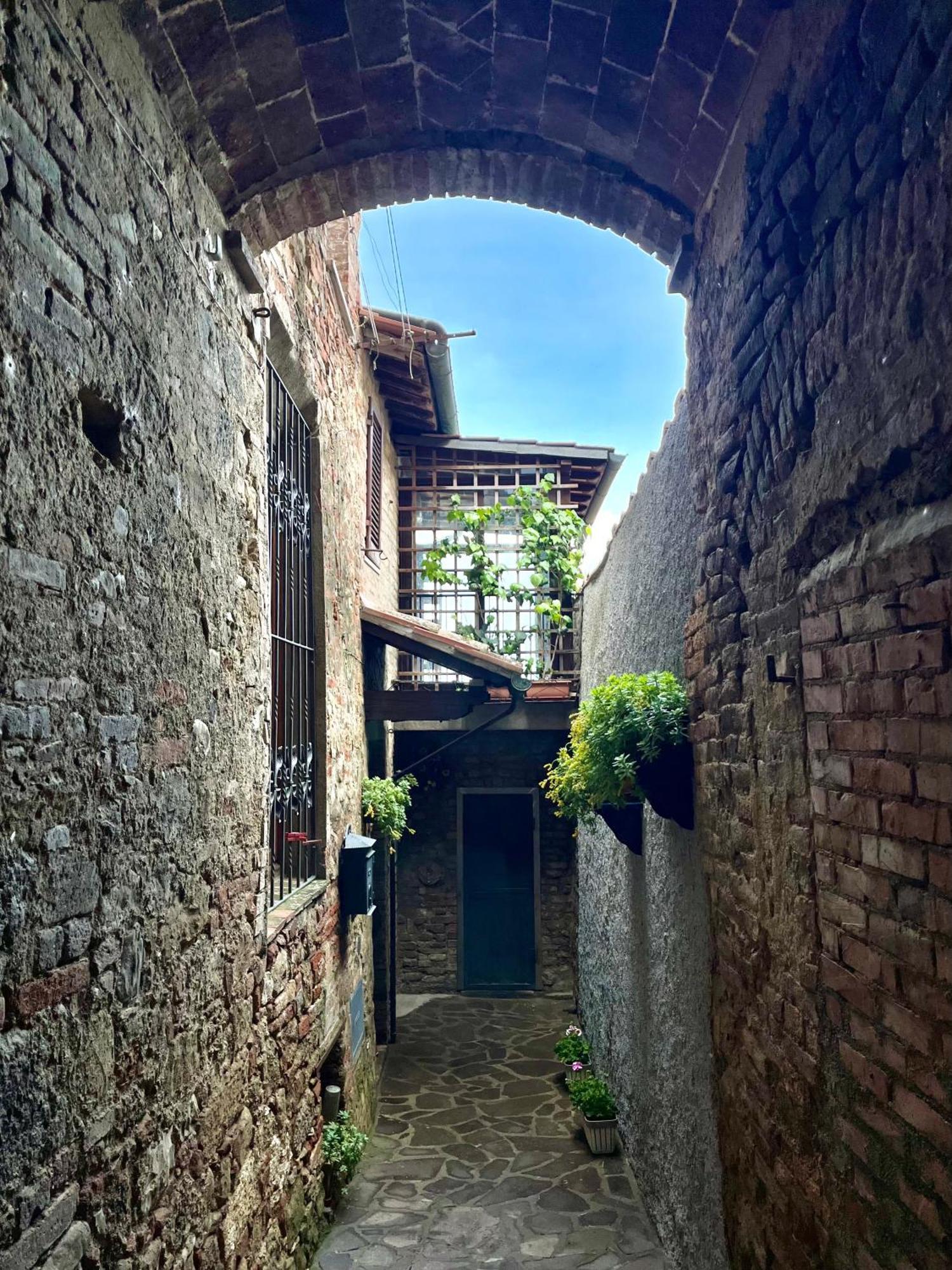 Appartamento Mirella In Centro Storico カーゾレ・デルザ エクステリア 写真
